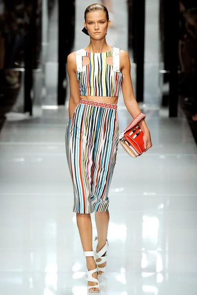 Look 11